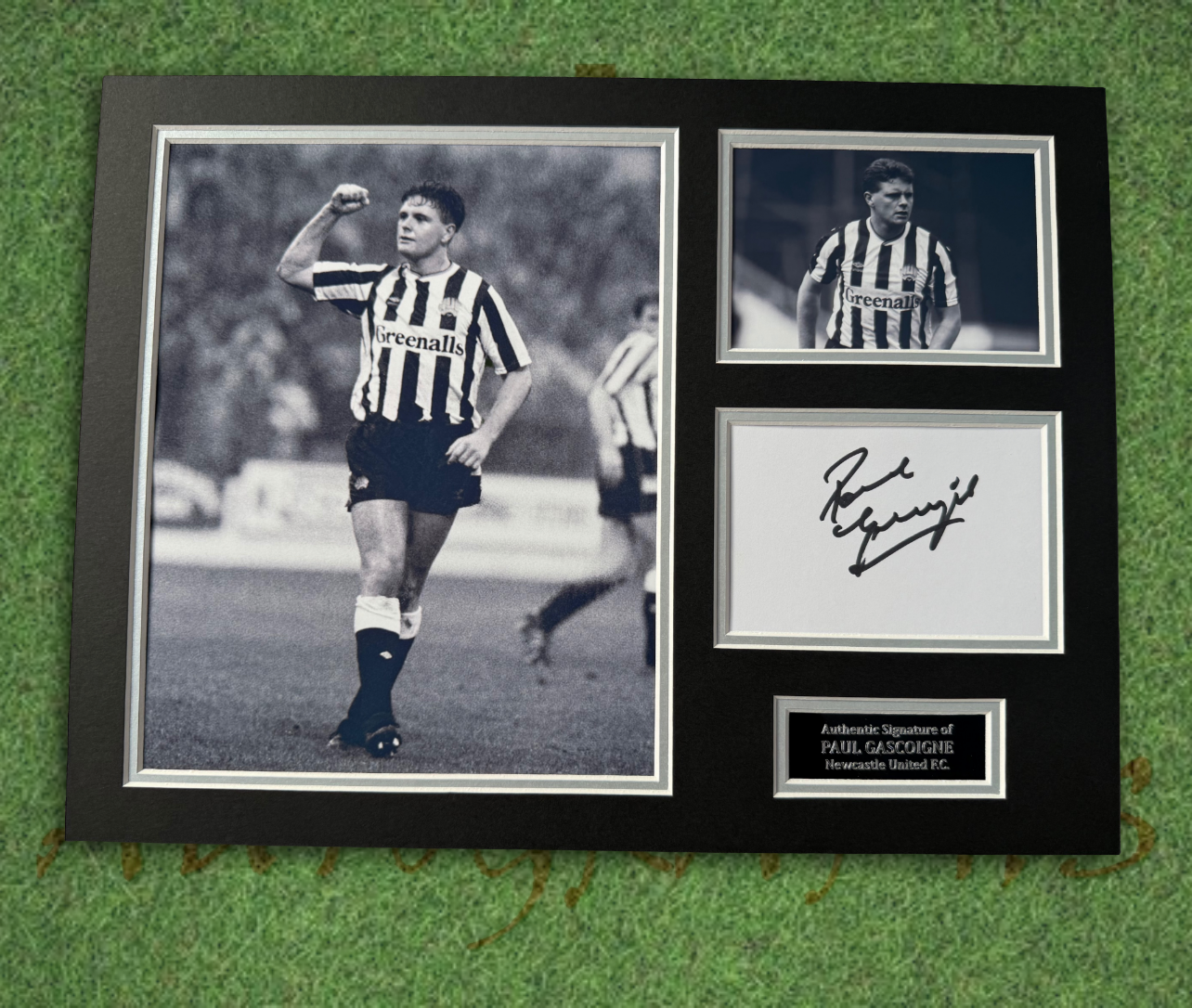 Paul Gascoigne Signed Newcastle United Football Mount
